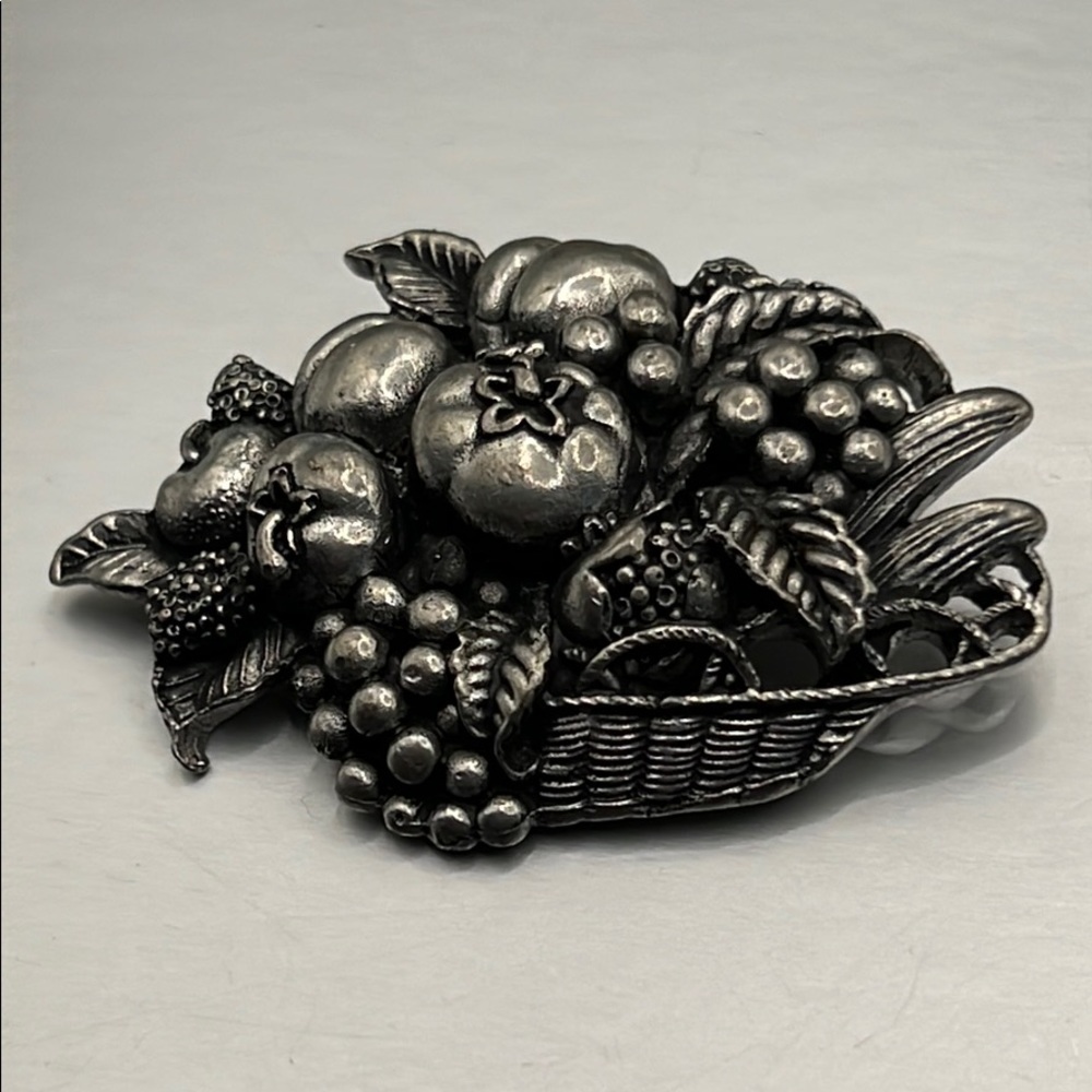 Elias 1990 harvest basket pewter brooch